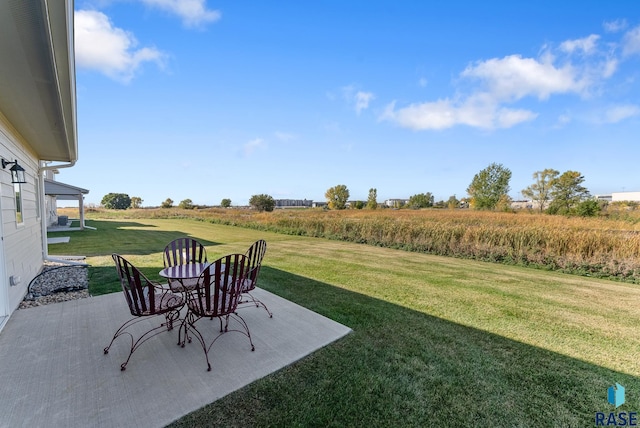 view of yard featuring a patio area