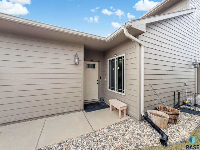 entrance to property featuring a patio area