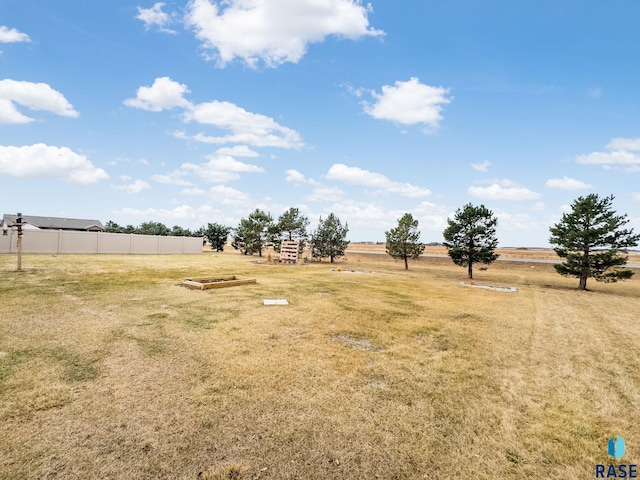 view of yard with a rural view