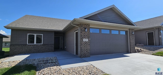 view of front facade featuring a garage