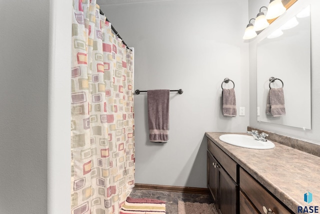 bathroom featuring a shower with shower curtain and vanity