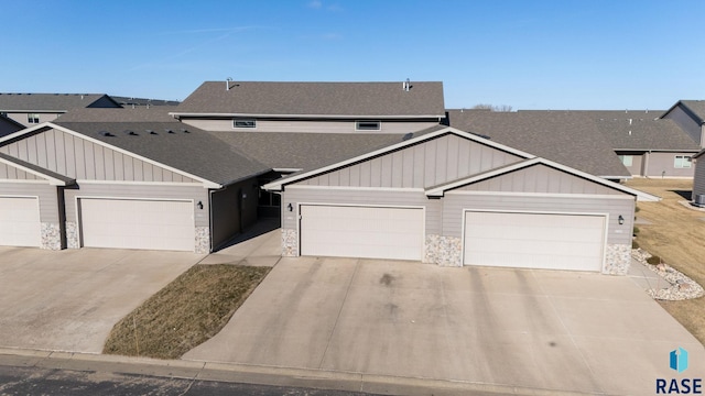 view of front facade with a garage