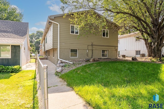 back of house featuring a yard