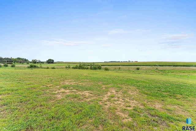 view of yard featuring a rural view