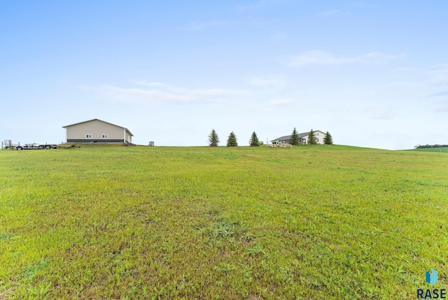 view of yard with a rural view