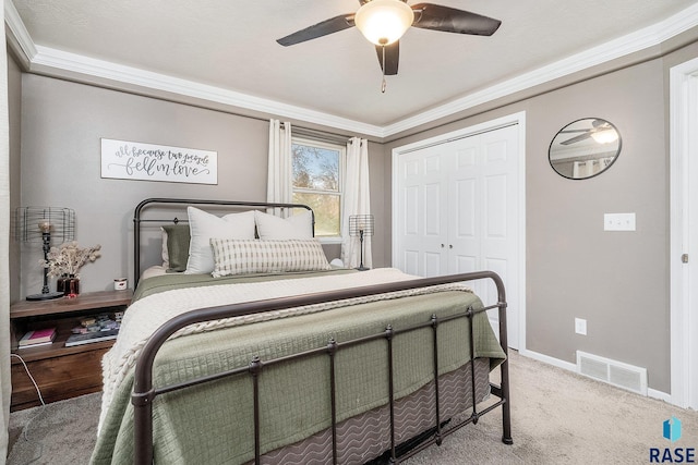 bedroom featuring ceiling fan, a closet, carpet, and crown molding