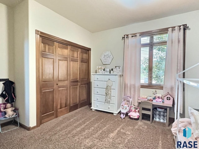 recreation room with carpet flooring