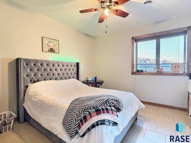 bedroom with ceiling fan