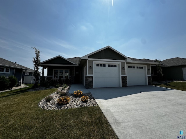 view of front facade featuring a garage and a front yard