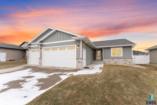 view of front of home featuring a lawn and a garage