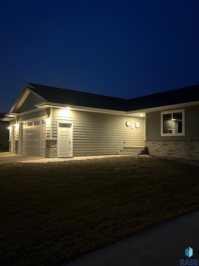 view of front of home featuring a garage