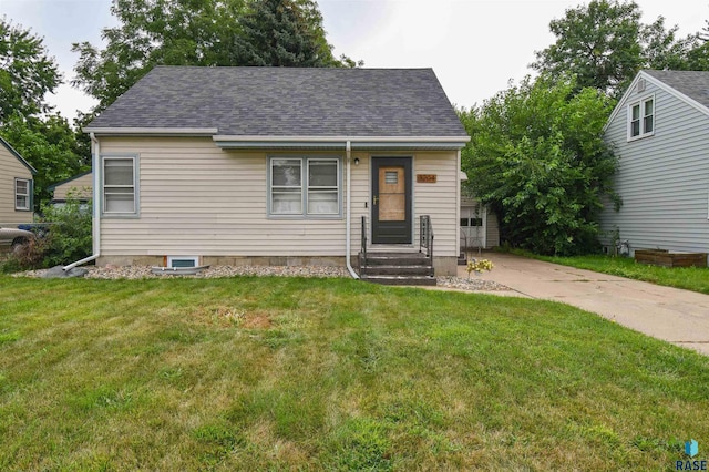 view of front of house featuring a front yard