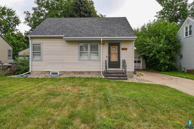 bungalow-style home featuring a front lawn