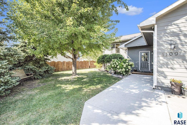 view of yard with a patio