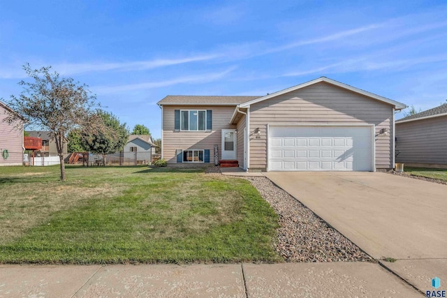 view of front of house featuring a front lawn and a garage