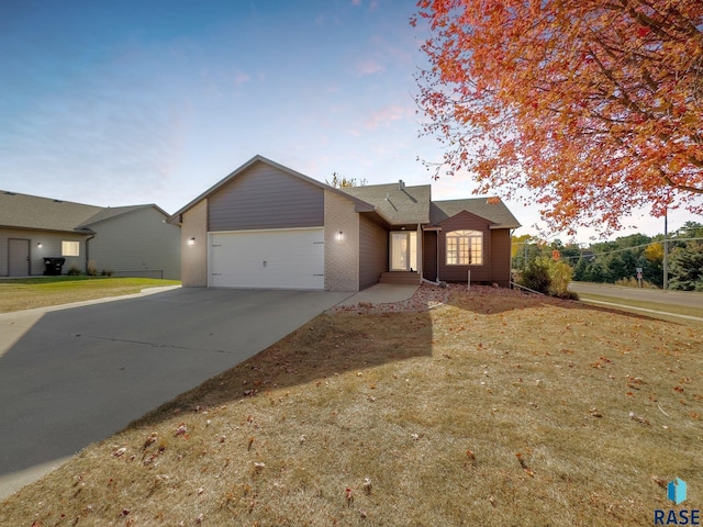 view of front facade featuring a yard and a garage