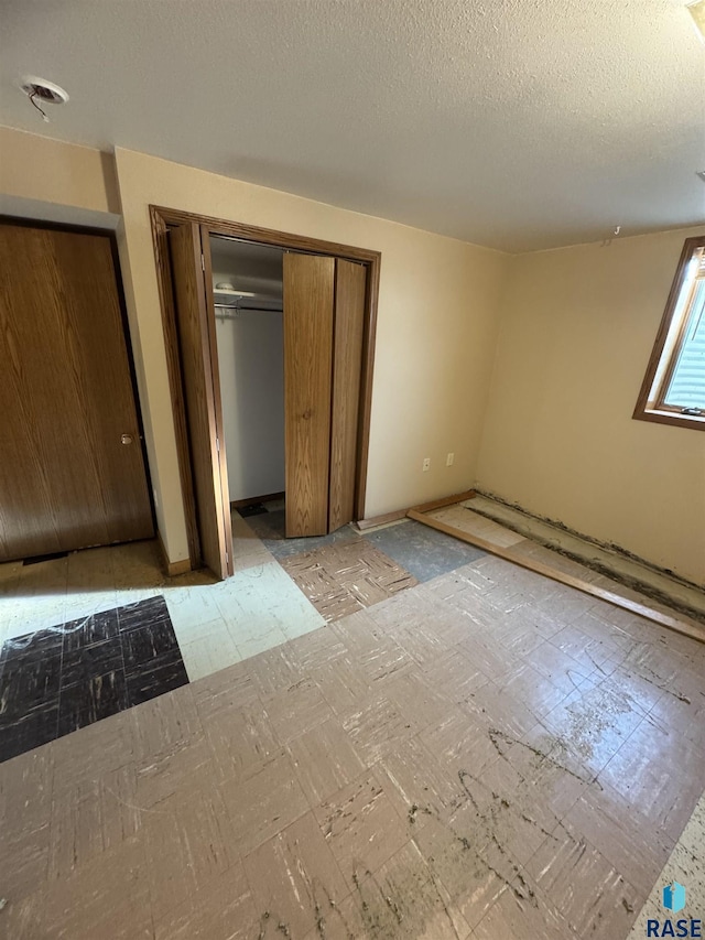 unfurnished bedroom with a textured ceiling