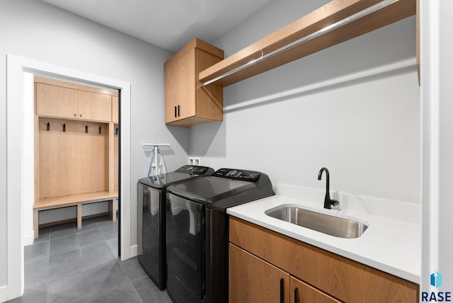 washroom with sink, cabinets, and independent washer and dryer