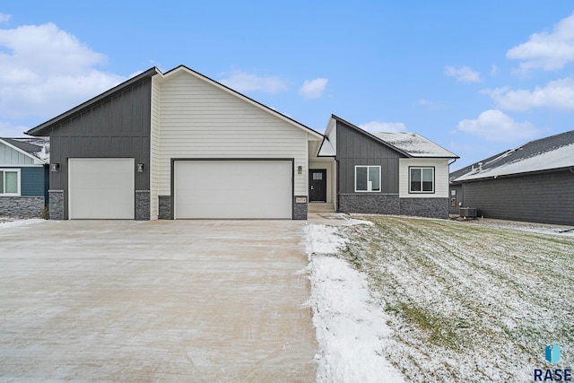 view of front facade with a garage