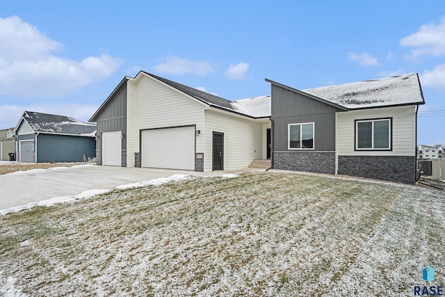 view of front of house with a garage