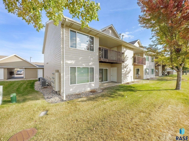 rear view of house featuring a yard