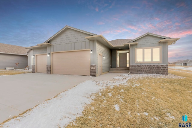 view of front of home featuring a garage