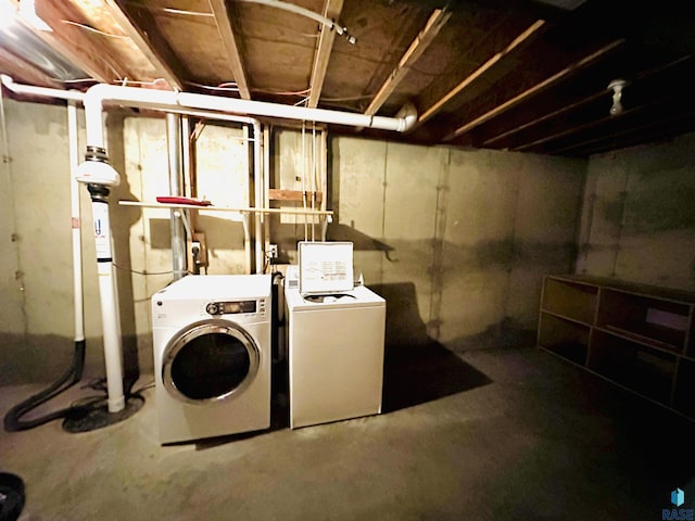 basement featuring washing machine and clothes dryer