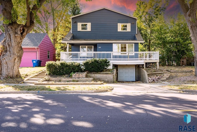 view of front facade with a garage