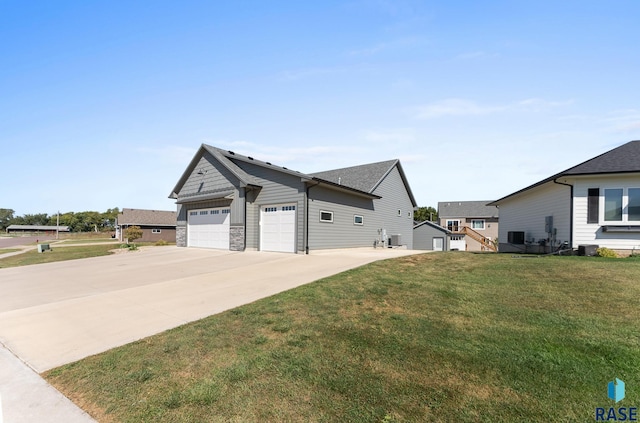 view of front of home featuring a front yard and a garage