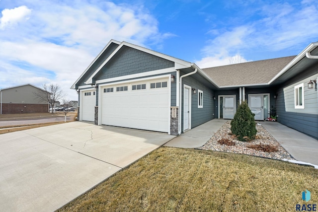 view of front of home featuring a front lawn and a garage