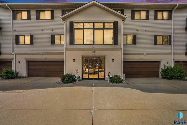 view of front facade with a garage