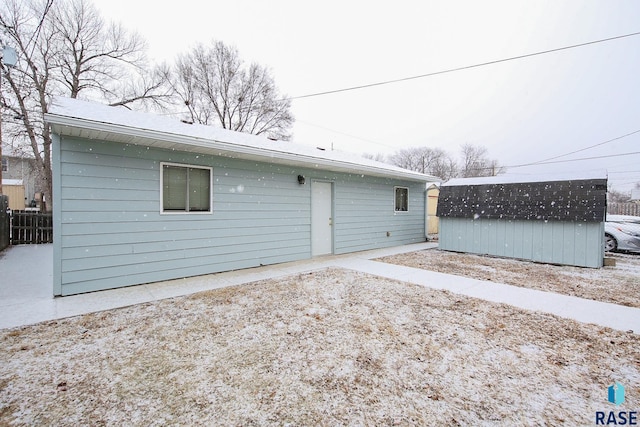 rear view of property with an outdoor structure