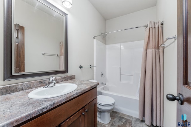 full bathroom with toilet, vanity, and shower / bath combo