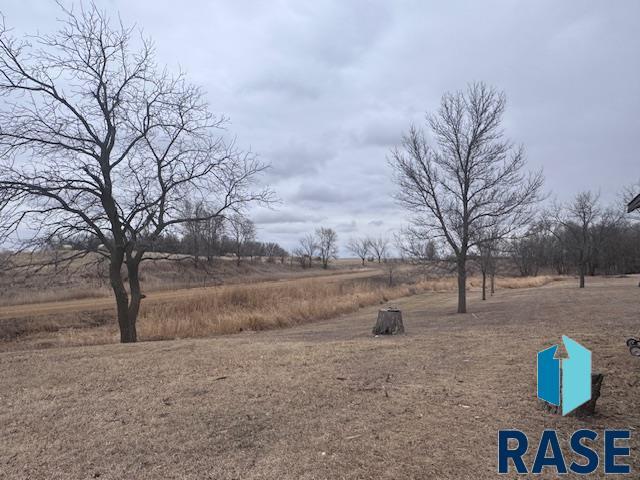 view of yard featuring a rural view