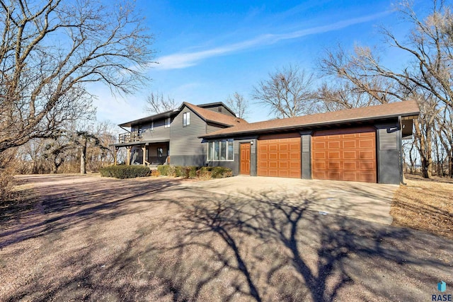 view of front facade featuring a garage