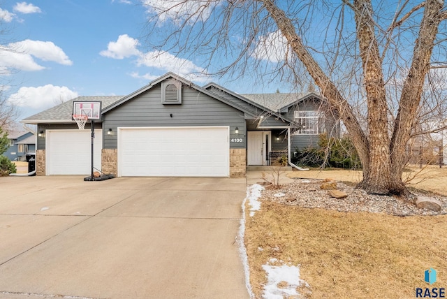 view of front of property featuring a garage