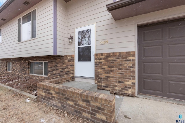 property entrance featuring a garage