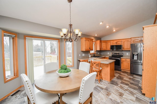 dining space featuring sink, vaulted ceiling, and a notable chandelier