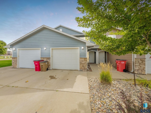 view of front facade featuring a garage