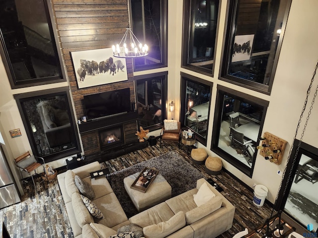 living room with a notable chandelier