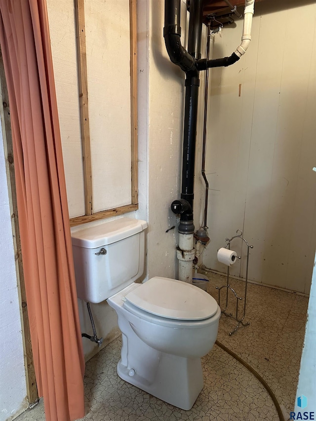 bathroom featuring toilet