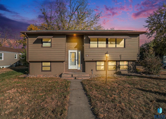 split foyer home with a yard