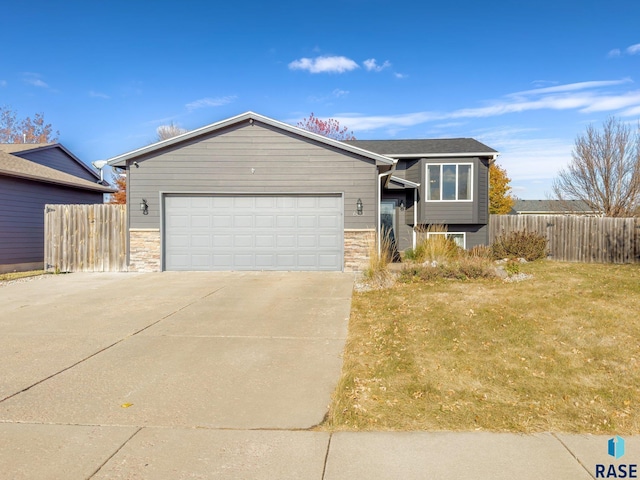 view of front of home featuring a garage and a front yard