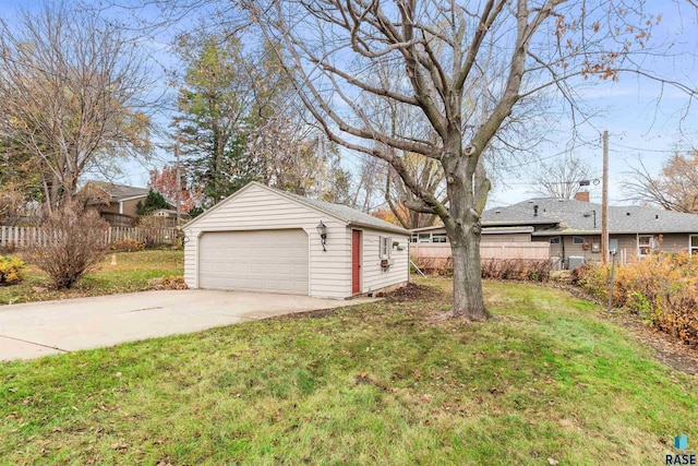 view of yard featuring a garage and an outdoor structure