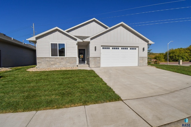 view of front of home featuring a garage and a front lawn