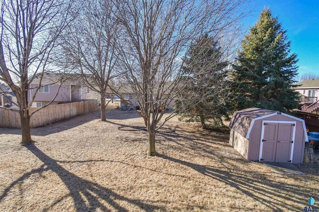 view of yard with a storage shed