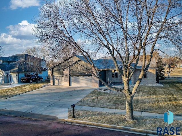 view of front of property featuring a garage and a front yard