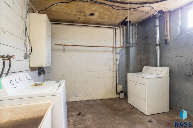 laundry room with washer and clothes dryer