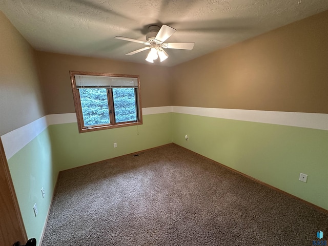 spare room with carpet floors, a textured ceiling, and ceiling fan