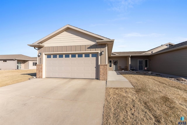 view of front facade with a garage and a front lawn